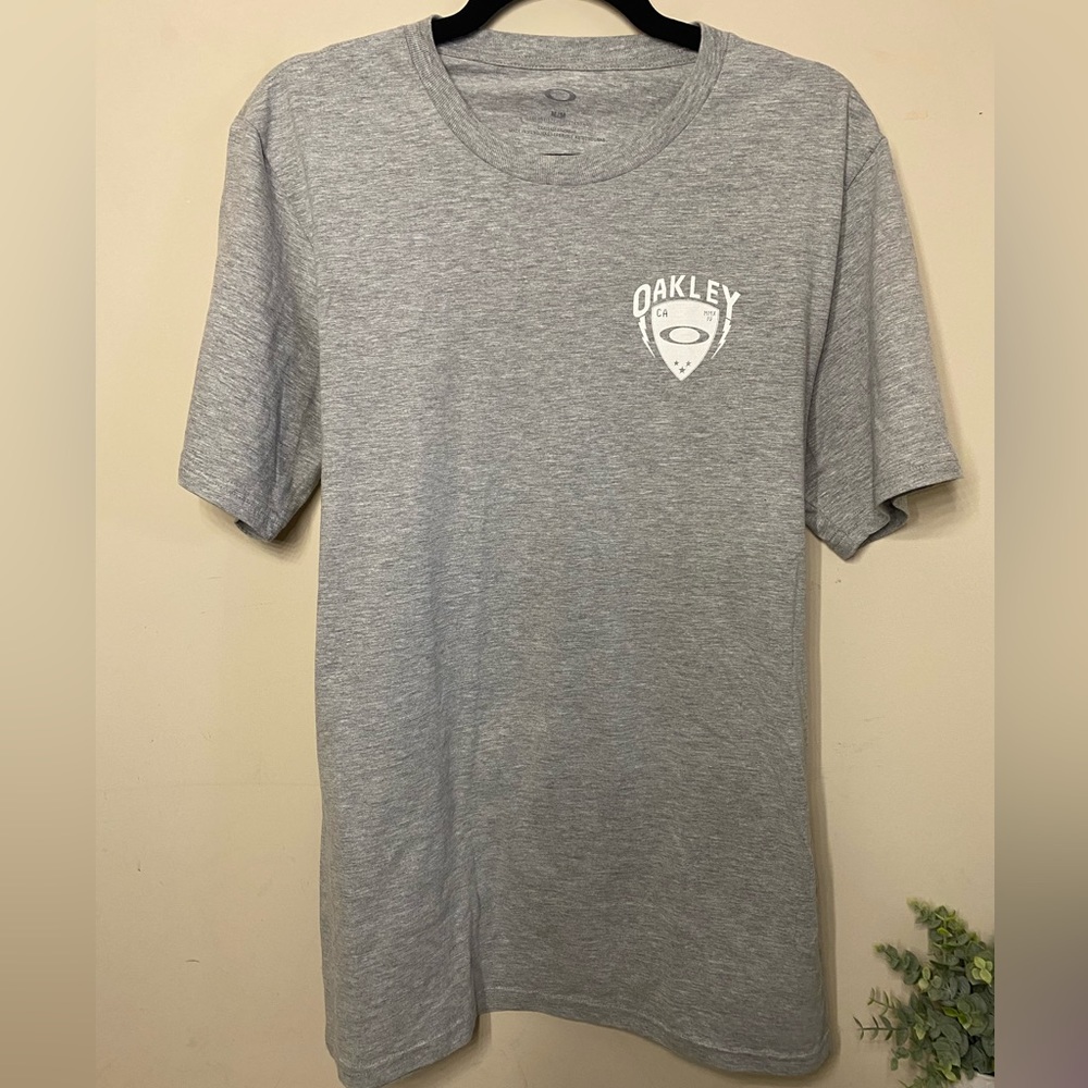 ✨ Oakley Grey Tee ✨